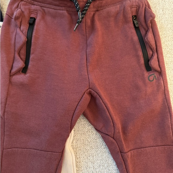 GapFit Toddler Fit Tech Pull-On Joggers - 4 pairs - Picture 7 of 9